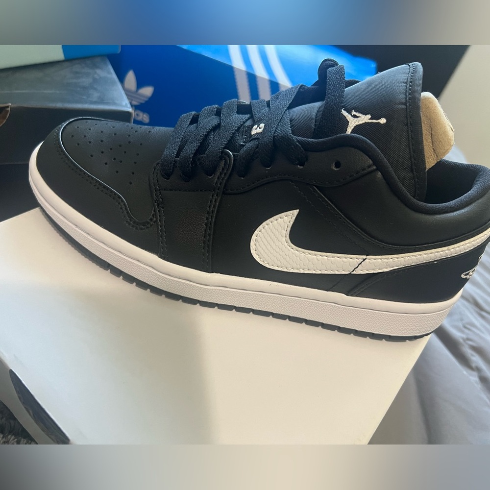 Air Jordan 1s low- woman's size 7